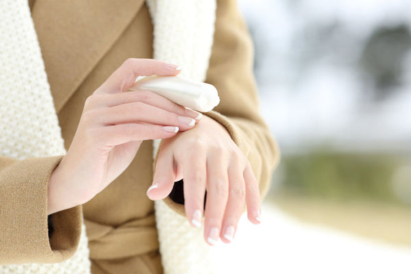 冬に肌が乾燥する理由とは？　肌のうるおいを守る方法