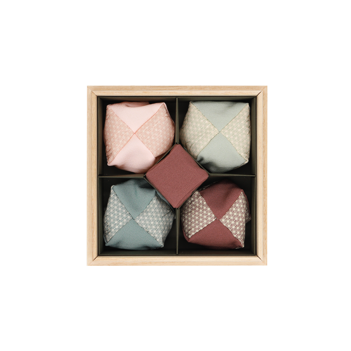 手づくり『お手玉』３ケ お手玉 カラフル ジャグリングボール おもちゃ サンドボール 大道芸